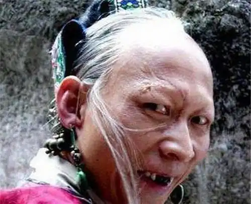 "裘千尺"李明:30岁进北影,和赵薇是同学,终于演回好人男一号