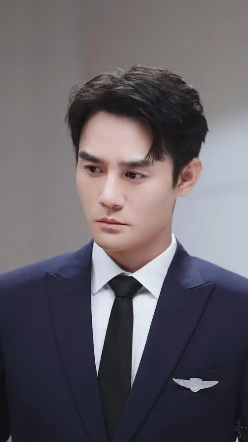 小心思要藏不住了#顾南亭早安安@王凯kkw记录王凯 顾南亭高清原图壁纸