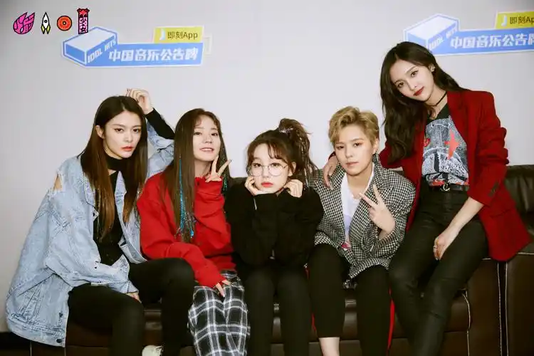 火箭少女101中国音乐公告牌海报图片