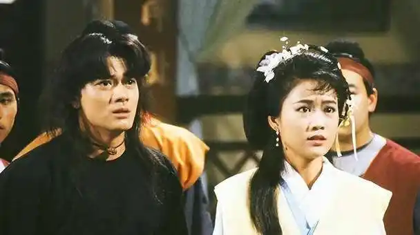 梁小冰"鼻塌个矮"算大美人吗?