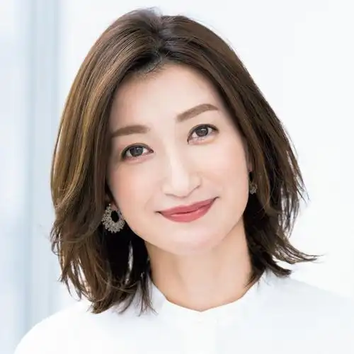 40-50岁左右女人最适合的短发,时髦精致还很优雅|发型|刘海|烫发|发尾