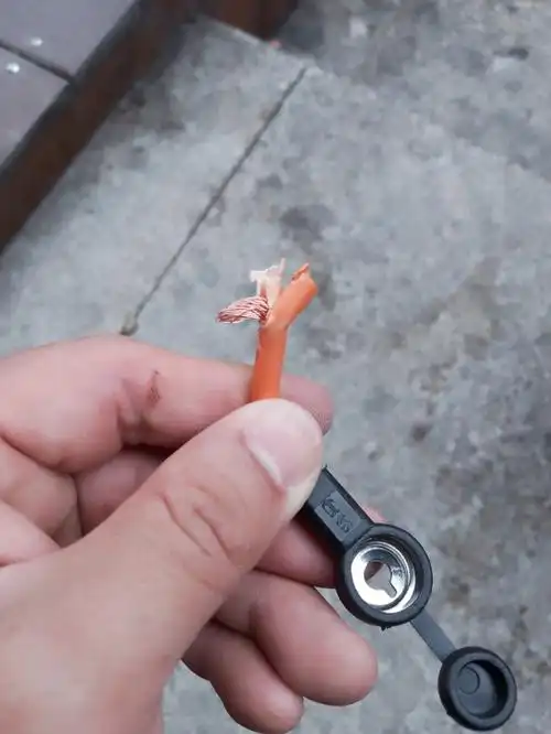 台铃电动车的电池连接线,也就台铃是这样子的吧