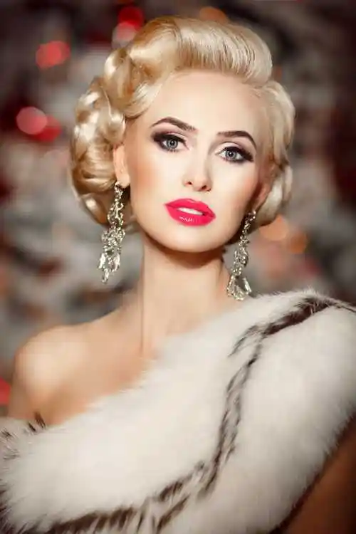 复古发型的性感美女