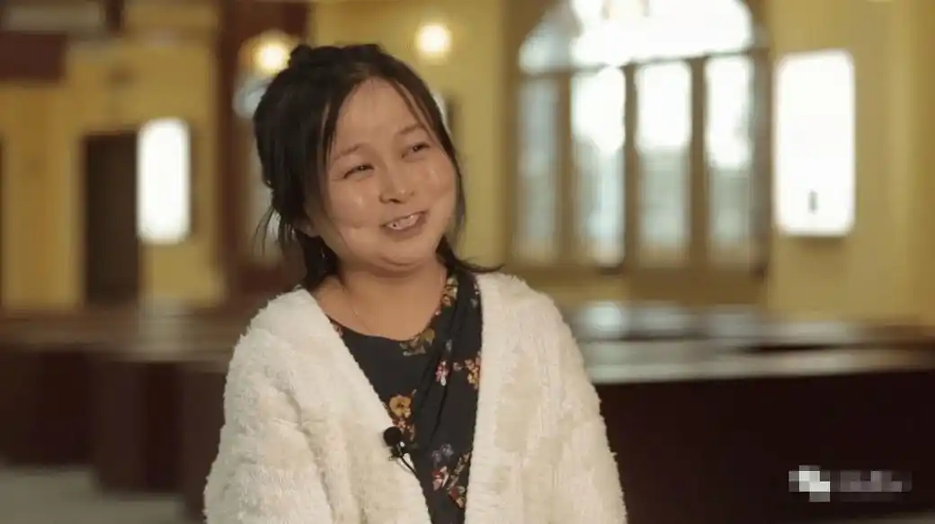 回顾朱洁:身高1米24,23岁嫁侏儒症秦学士后,活成小公主!