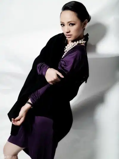 罗海琼黑色写真全新妆容突显大气自信