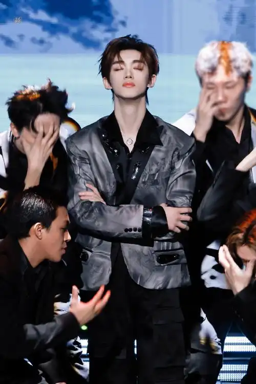 丁程鑫队长大秀thule##丁程鑫成功追星王一博