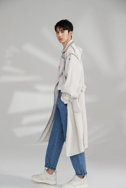 都只知道俞亮郝富申穿白色风衣亮相帅气形象让人心动