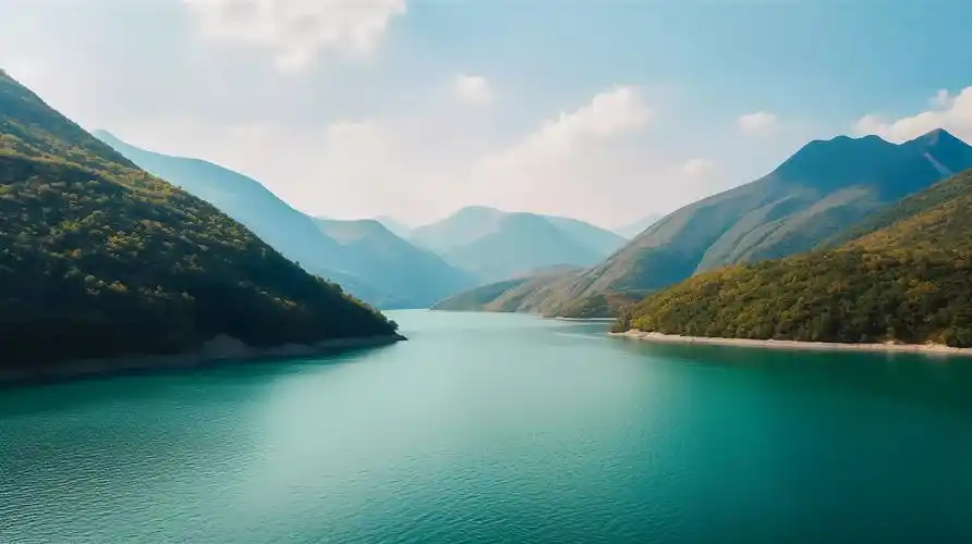 背景插画素材夕阳下的山水晚霞霞光湖面倒影意境自然景色山湖风景旅游