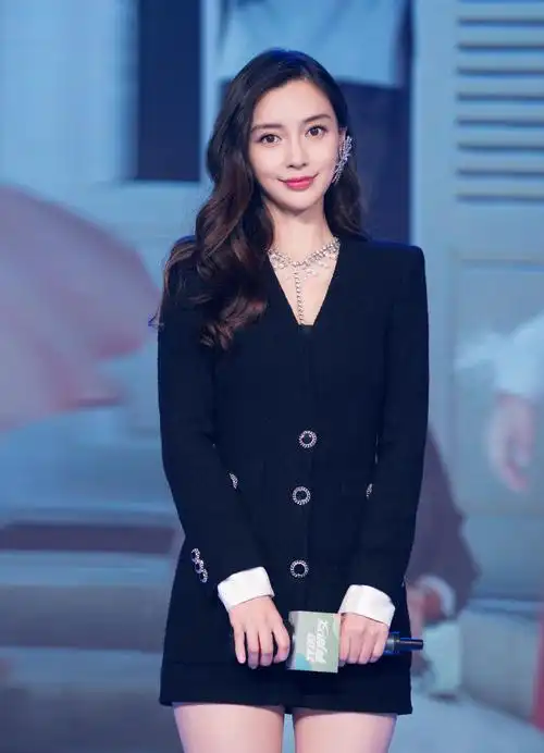 angelababy黑色西装优雅性感,知性甜美,黄教主的眼光果然毒!