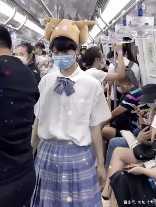 男生穿裙子是时尚还是另类?余文乐亲身示范,黑色半身裙十分绅士