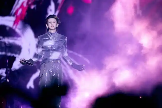 太空奇缘音乐嘉年华##小鬼半面贴钻朋克妆##小鬼连唱12首给音乐节一