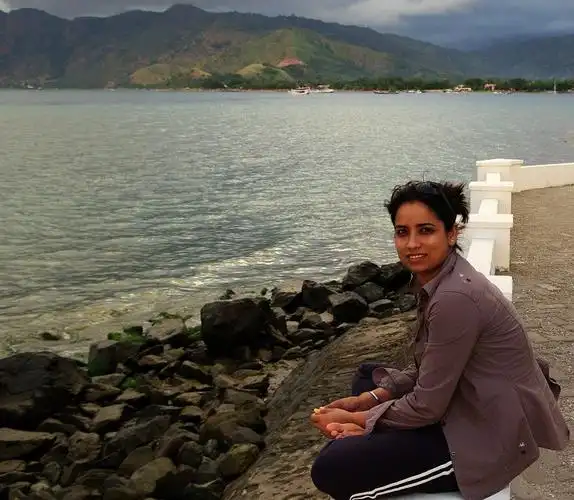 东帝汶之行(二)      在海边碰见的当地美女