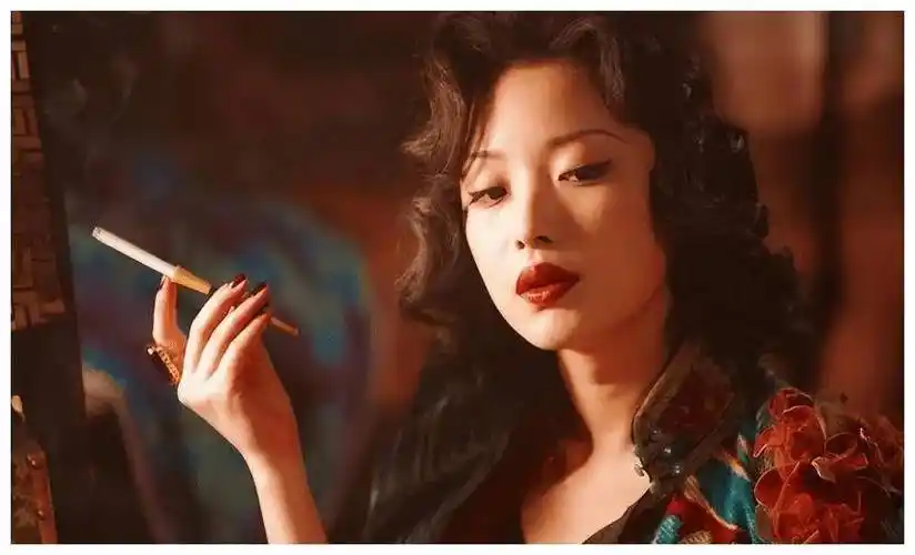 倪妮能翻红,从来都不是靠"漂亮",更不是沾"玉墨"光_张艺谋_妮妮_作品