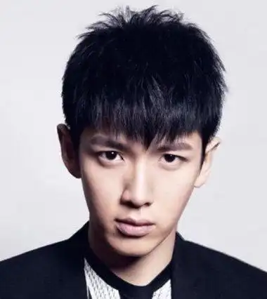 2018男士刘海发型前面是心型的 刘海男女发型怎么剪