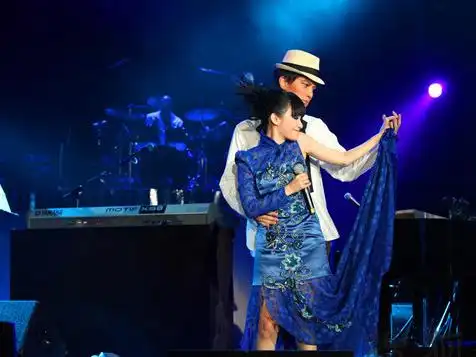 李泉开唱惊艳夜上海 范晓萱亮相助阵经典歌曲