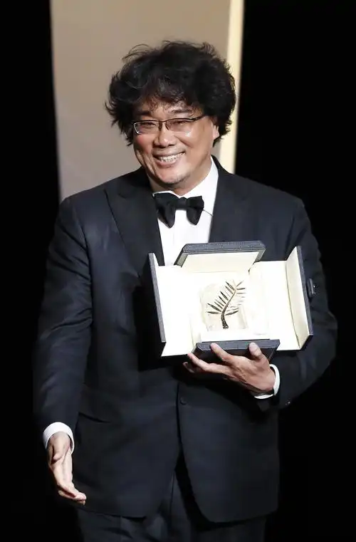 韩国影片《寄生虫》获戛纳电影节金棕榈奖