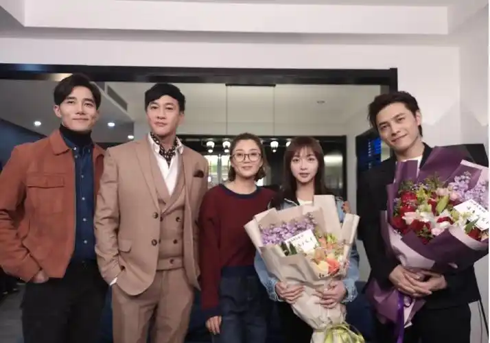 网曝吴谨言跟洪尧谈恋爱!女方发否认三连表情包回应