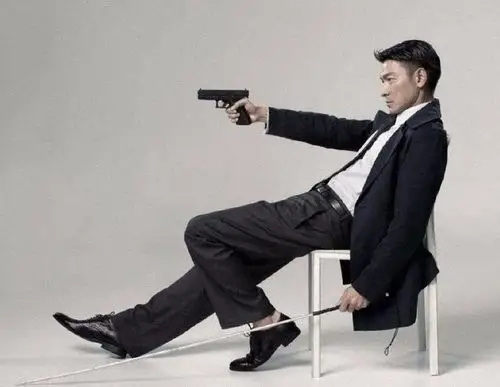 电影中刘德华拿枪瞬间,一个把帅气溶入生命中的男人