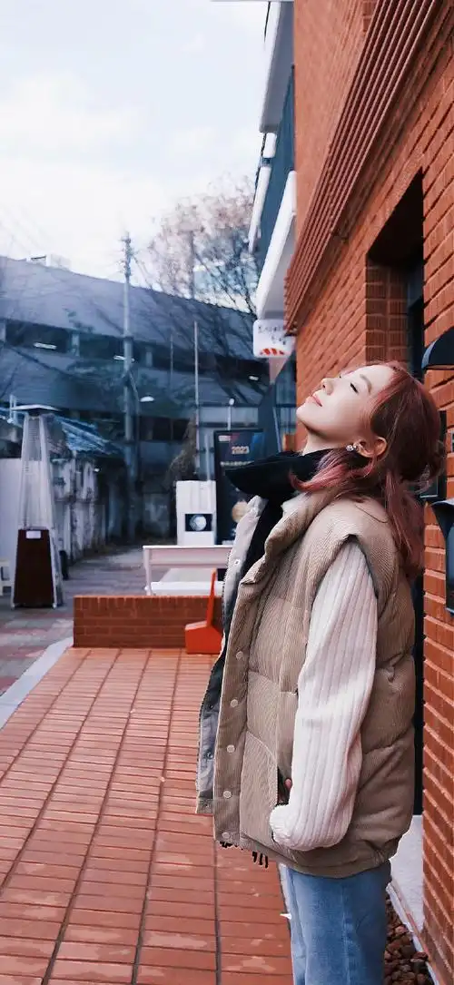 孟美岐超话·#和孟美岐的星岐旅行#    粉发实录|壁纸07    @孟美岐