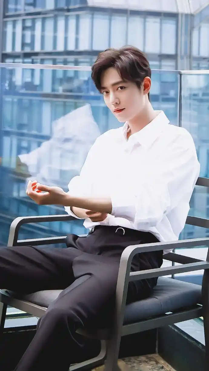 今日份《陈情令》泰国见面会,肖战白衬衫,快来围观,哥哥好帅.