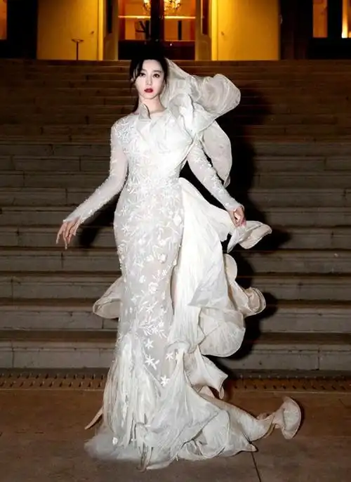 范冰冰在戛纳有多猛不分昼夜连换16套精修美上天生图像李晨