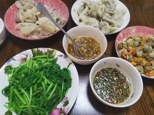 写美篇元宵节是团圆的日子,要吃汤圆,而我家的习惯是吃饺子