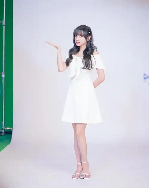 程潇穿搭有技巧老虎纹印花都能轻松驾驭完全没有浪费好身材