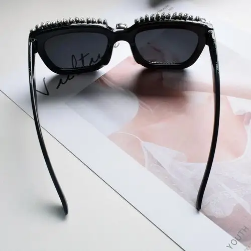 2021新款镶钻大框太阳眼镜嘻哈风ins黑色方框凹造型墨镜拍照配饰