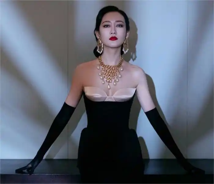 40岁王鸥才是"人间尤物",穿搭尽显妩媚性感,难怪被刘恺威盯上