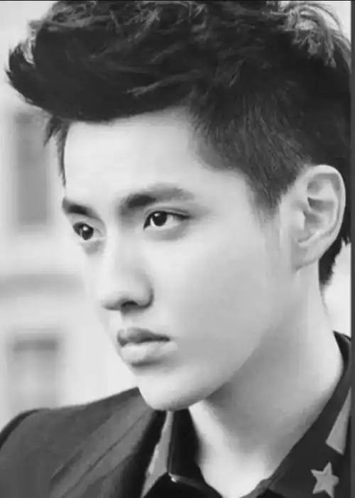 网友爆料吴亦凡的狱中生活,在里面混得很好,已经当上了班长