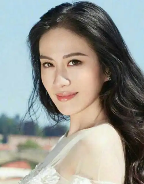 叶璇的感情生活真丰富,微博频频秀新欢,同时还不忘记给旧爱点赞