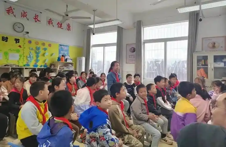"瀛火虫"妇女小组首场公益普法活动就选择在银莲湖小学举行,面向全校