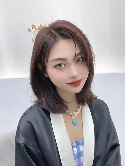 女人的美,永远离不开发型的衬托,好的发型可以快速地提升自身的颜值和