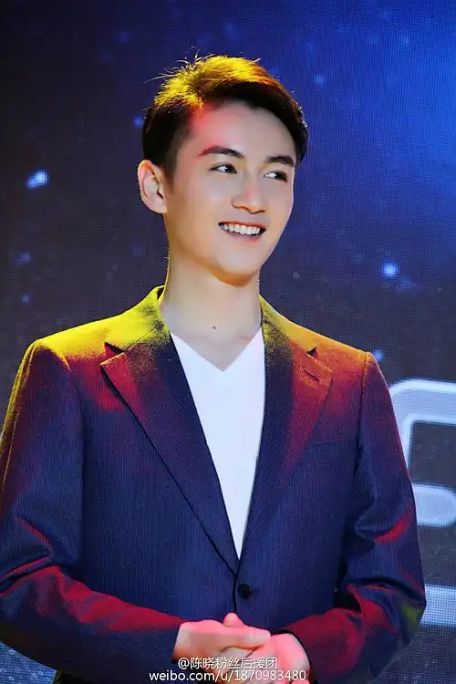 被陈晓最新的街拍秒到!好希望有一个这样的帅学长.