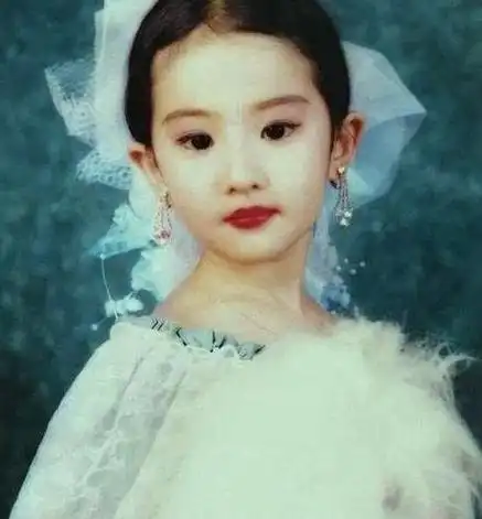 刘亦菲小时候的照片,什么叫美人坯子?