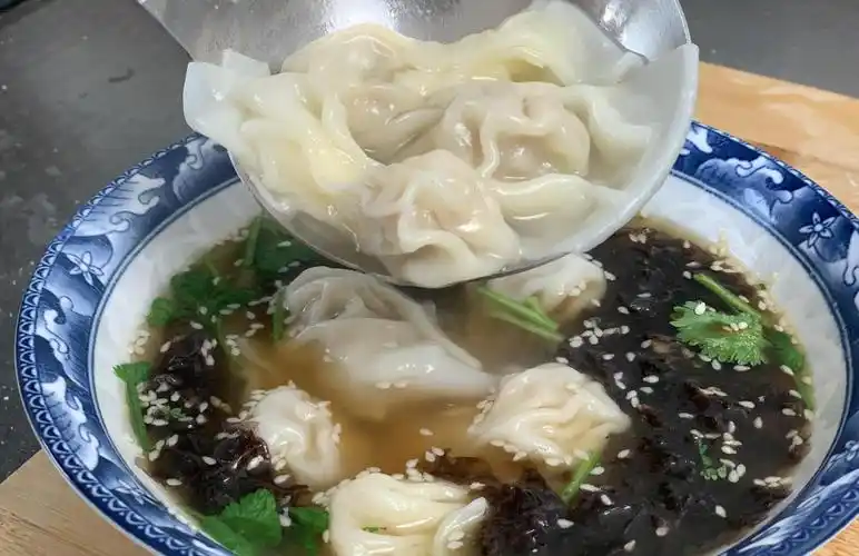 不管包饺子还是馄饨牢记拌肉馅3个技巧又香又嫩好吃不腻