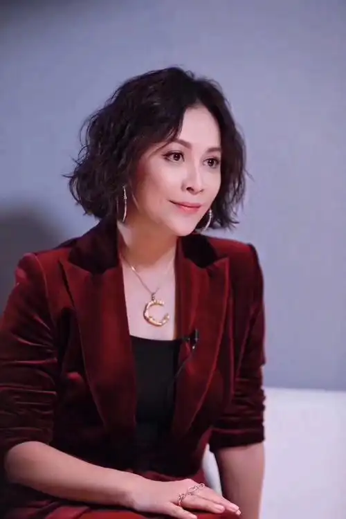 明星同款26个英文字母项链18k金刘嘉玲抖音吊坠锁骨毛衣链女嘻哈