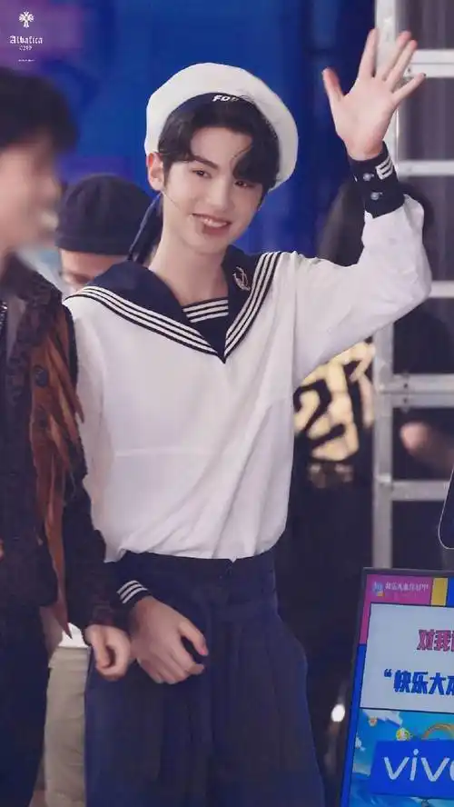 黄明昊水手服##黄明昊justin快乐大本营