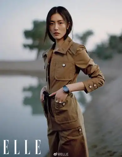 刘雯最新杂志大片曝光身材优秀气质出众美艳灵性