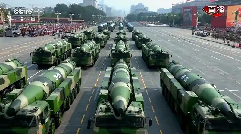 火箭军为啥叫东风快递洲际导弹东风41亮相阅兵备受关注