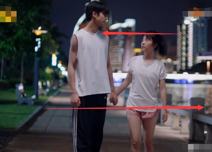 李尖尖的身高是162厘米,而凌霄的身高则是185厘米,相差了23厘米,在