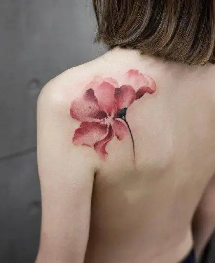 女孩子后背柔美的水墨彩色花朵纹身图案(5/9)