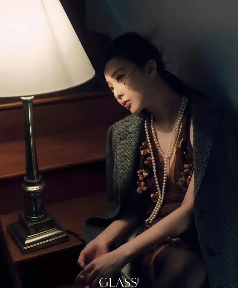 范冰冰封面杂志复古大片!