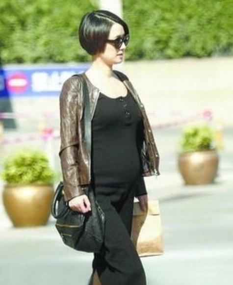 娱乐圈女明星的孕妇照,昆凌成最美孕妇,而她怀个孕胖了"80"斤