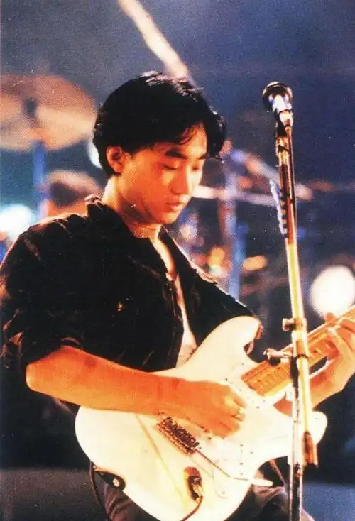 15岁因为偶像而唱歌,谢霆锋才是黄家驹的"最强粉丝"