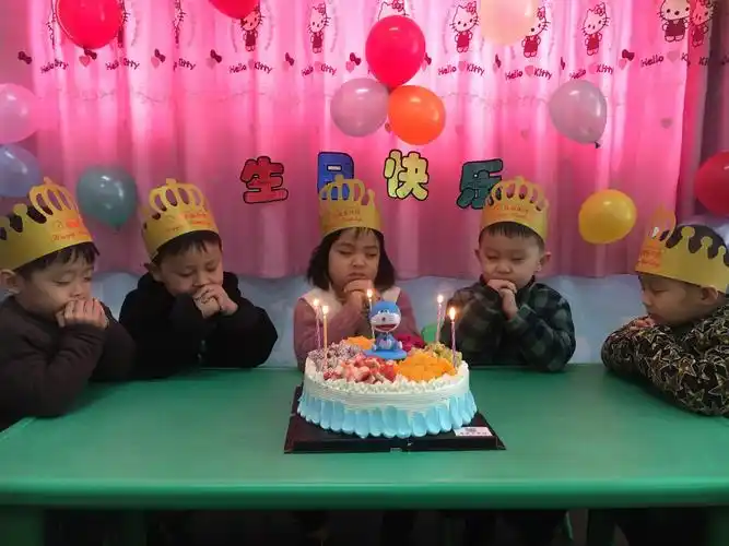 我们在幼儿园里过生日了