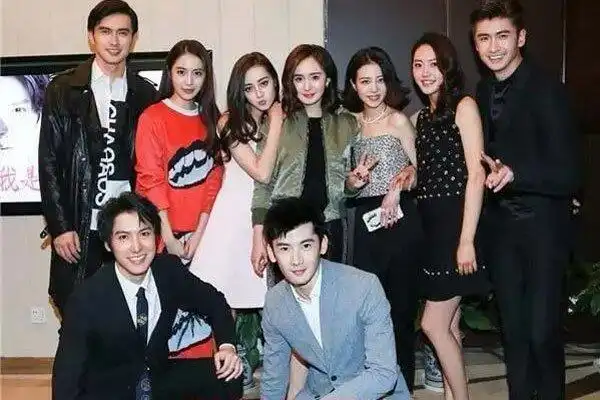 杨幂旗下有哪些艺人男艺人却是一个都扶不上墙