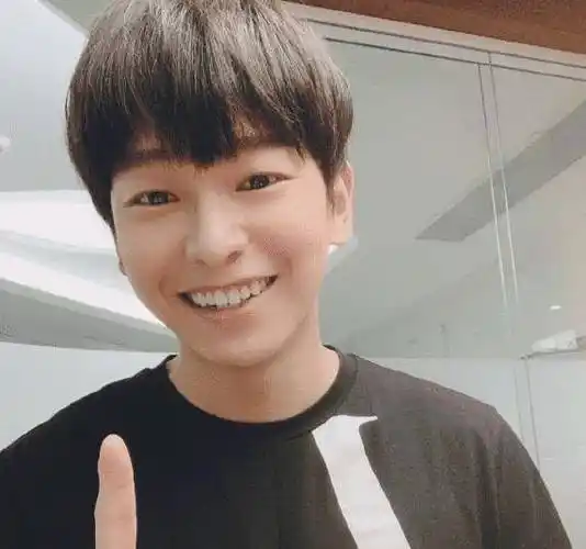 低调结婚6年的贾玲,大老公7岁,彭昱畅公开承认交女友_网友_孙继斌