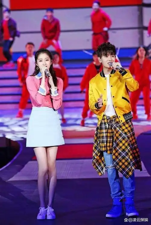 还有任嘉伦对外宣布的身高是178cm,他现在的人气值比杨洋还高.