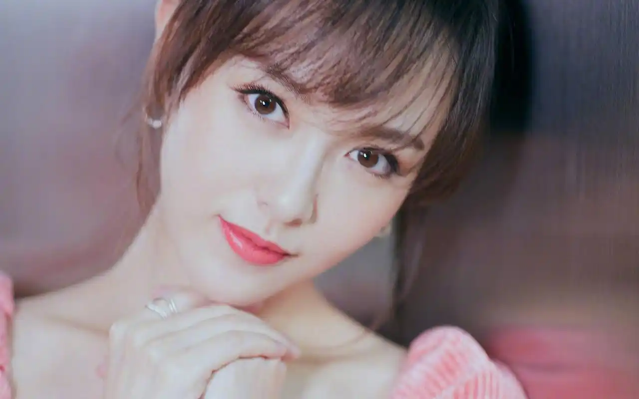 唐嫣甜美粉嫩高清桌面壁纸